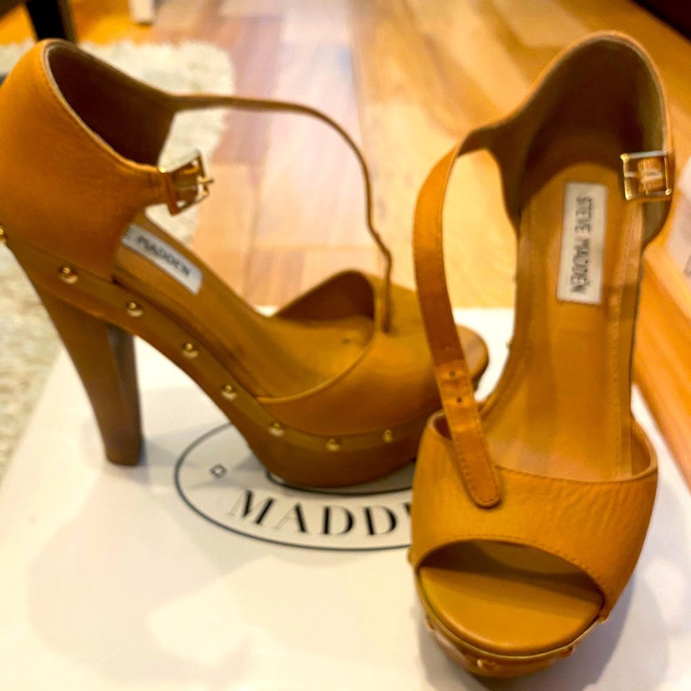 Tan leather Steve Madden heels